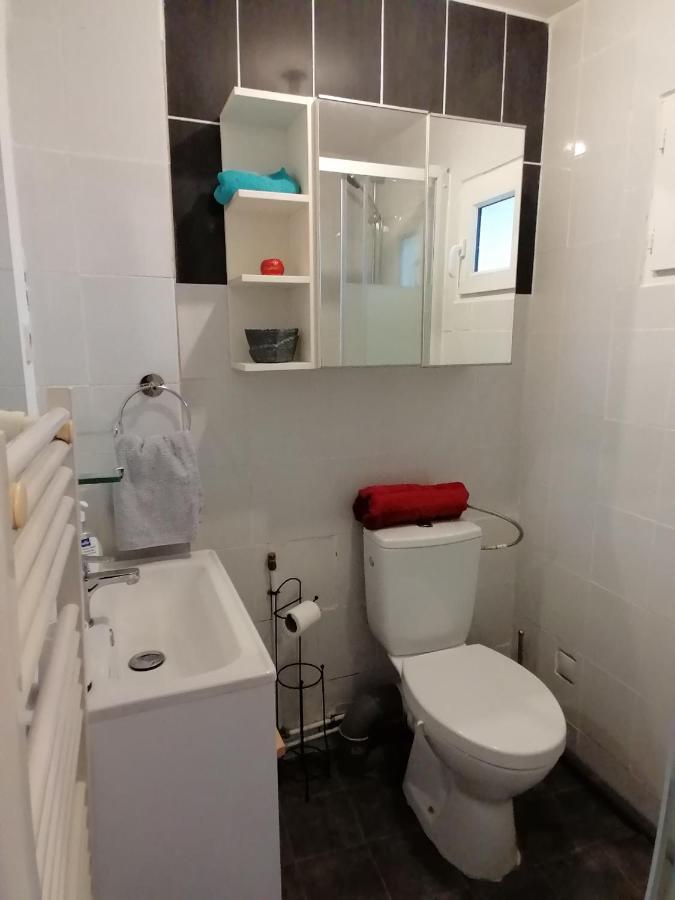Charmant Appartement Independant, 5 Mn De Rouen, Avec Terrasse, Refait A Neuf Franqueville-Saint-Pierre Exteriör bild